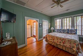 king bed Fredericksburg Texas vacation rental house